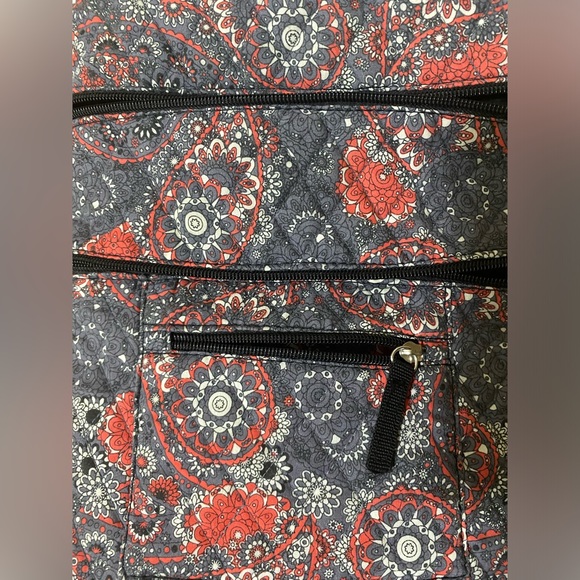 Cloth crossbody approximately 9 1/2x12 lots of pockets - Picture 1 of 5